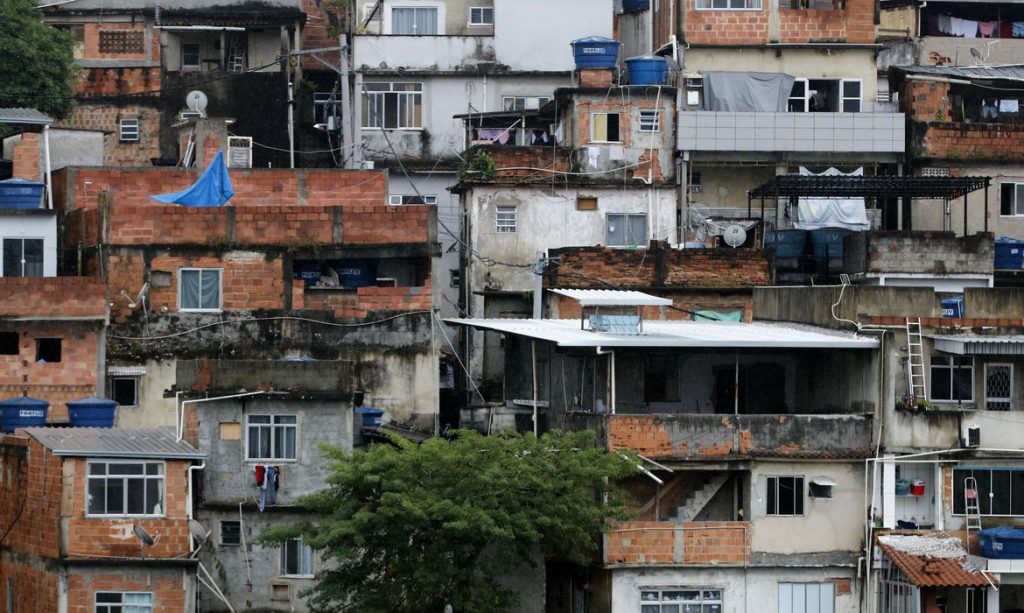 Brasil: "Risco de morte por COVID-19 em favelas é dez vezes maior que em zonas ricas"