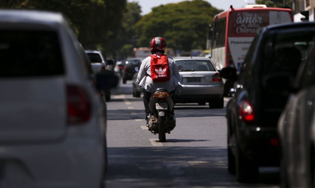 Negros são as principais vítimas de acidentes de moto no Brasil, diz pesquisa