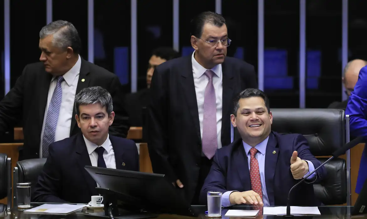 Planos de saúde simplificados, painel de desigualdades raciais na saúde e orçamento para 2025; confira os destaque da 5ª edição do Radar da Saúde 2 Planos de saúde simplificados, painel de desigualdades raciais na saúde e orçamento para 2025; confira os destaque da 5ª edição do Radar da Saúde