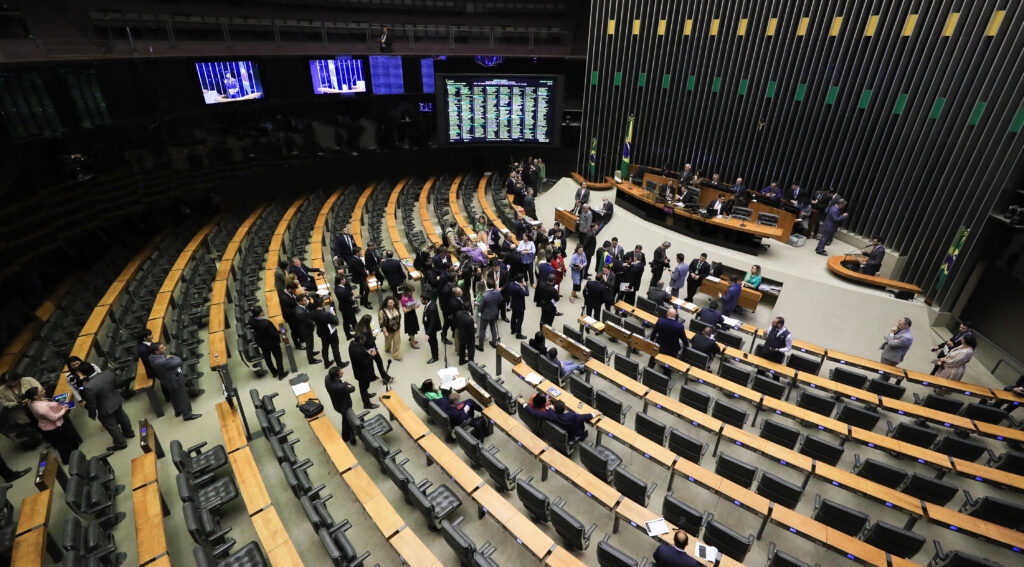 Orçamento do SUS cresceu 30% nos últimos 3 anos; quase metade da expansão foi apropriada por Emendas Parlamentares