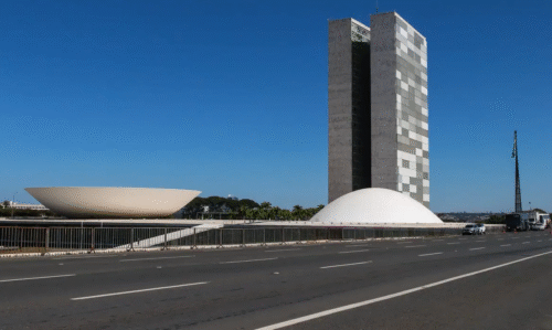 Um terço dos projetos do Congresso na saúde duplica ou conflita com norma existente, diz instituto