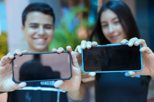 Restrição de celulares nas escolas: como nova lei integra o compromisso com a Educação Digital e Midiática