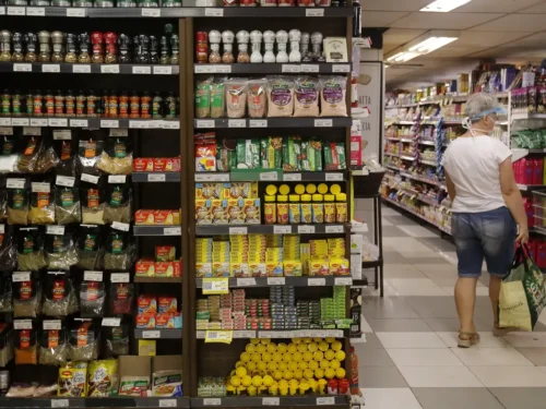 Bets, ultraprocessados e concentração de médicos: especialistas elencam dez prioridades para o SUS no próximo governo